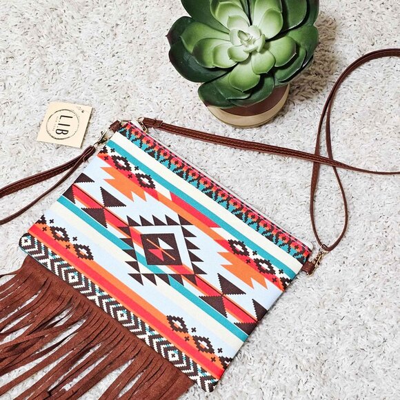 Crossbody Clutch Bag. Southwestern Pattern. Faux Leather Fringe. NWT - Picture 4 of 6
